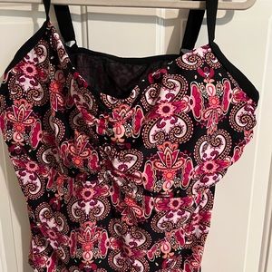 Plus Size Bathing Suit Top Size 24W underwire cups